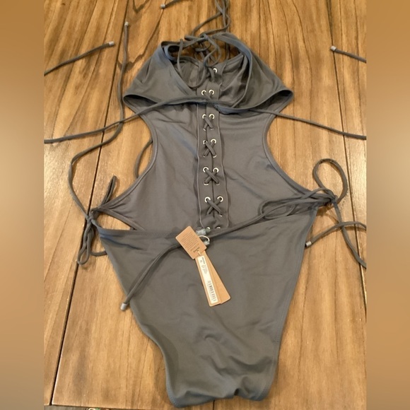 SKIMS lace up monokini one piece swimsuit gunmetal 4X NWT! - Picture 5 of 7